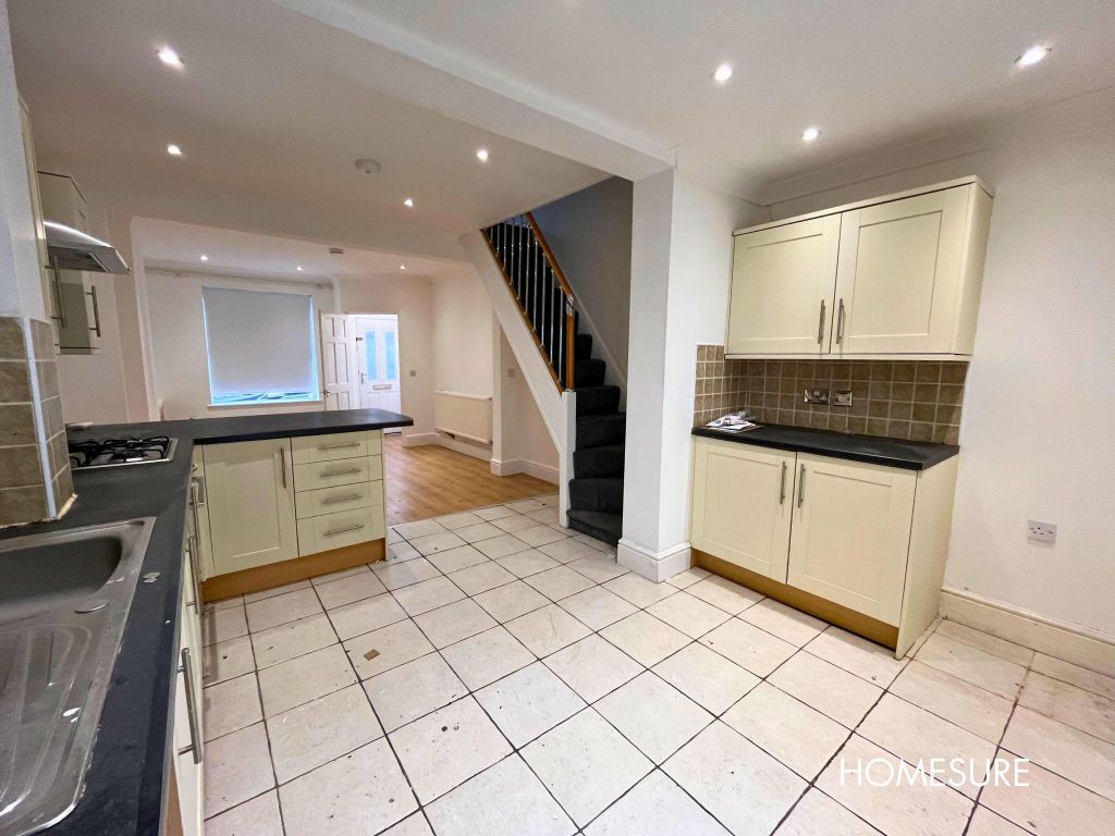 Property photo 2 of 9 Kitchen