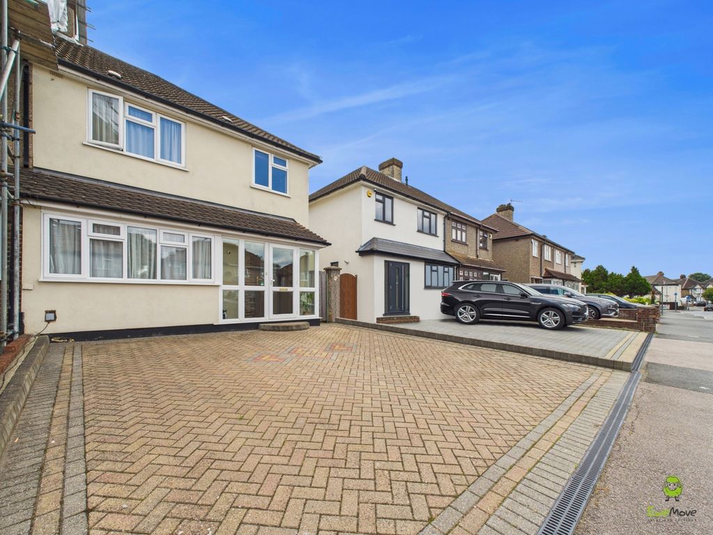 Property photo 1 of 18 Presented By Nicoleta At Ewemove Bexleyheath And D