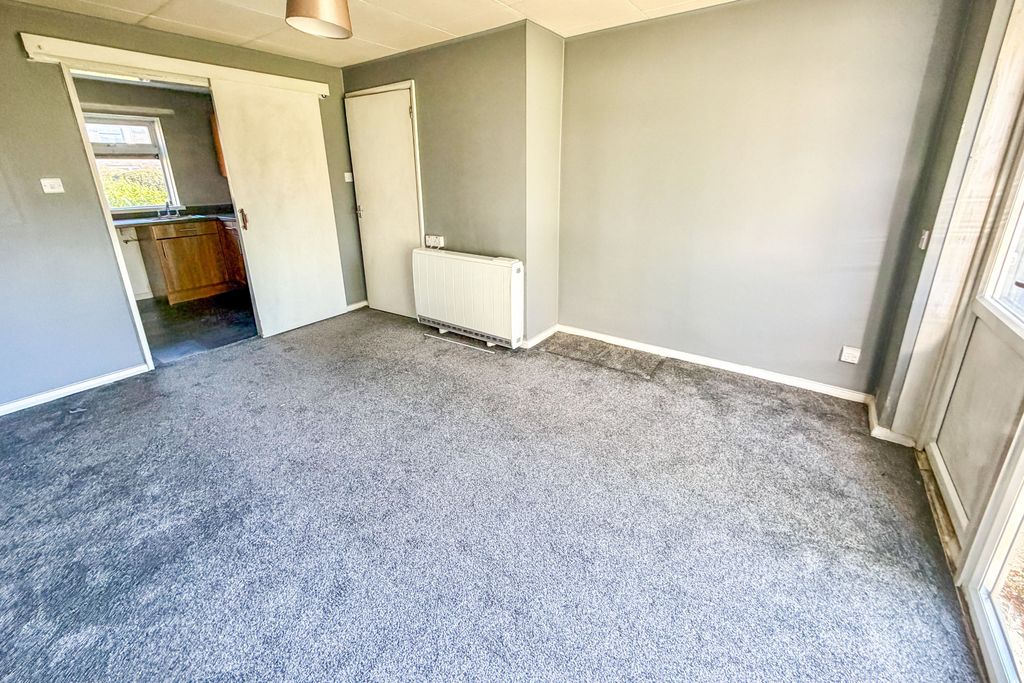 Property photo 3 of 13 Flat 120 Westcoft, Chippenham, Wiltshire, Sn14 0Nu