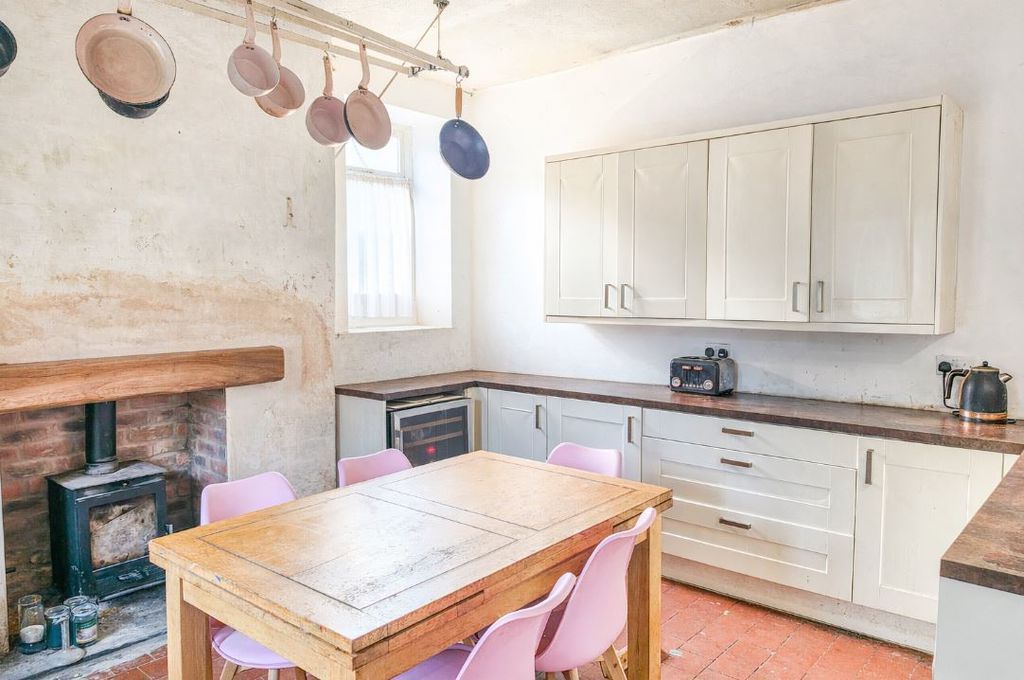 Property photo 2 of 8 Photo 2