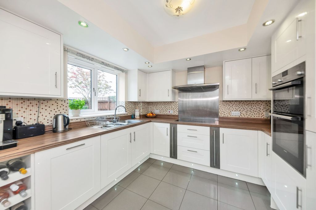 Property photo 3 of 31