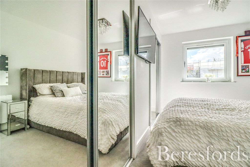 Property photo 3 of 16 11
