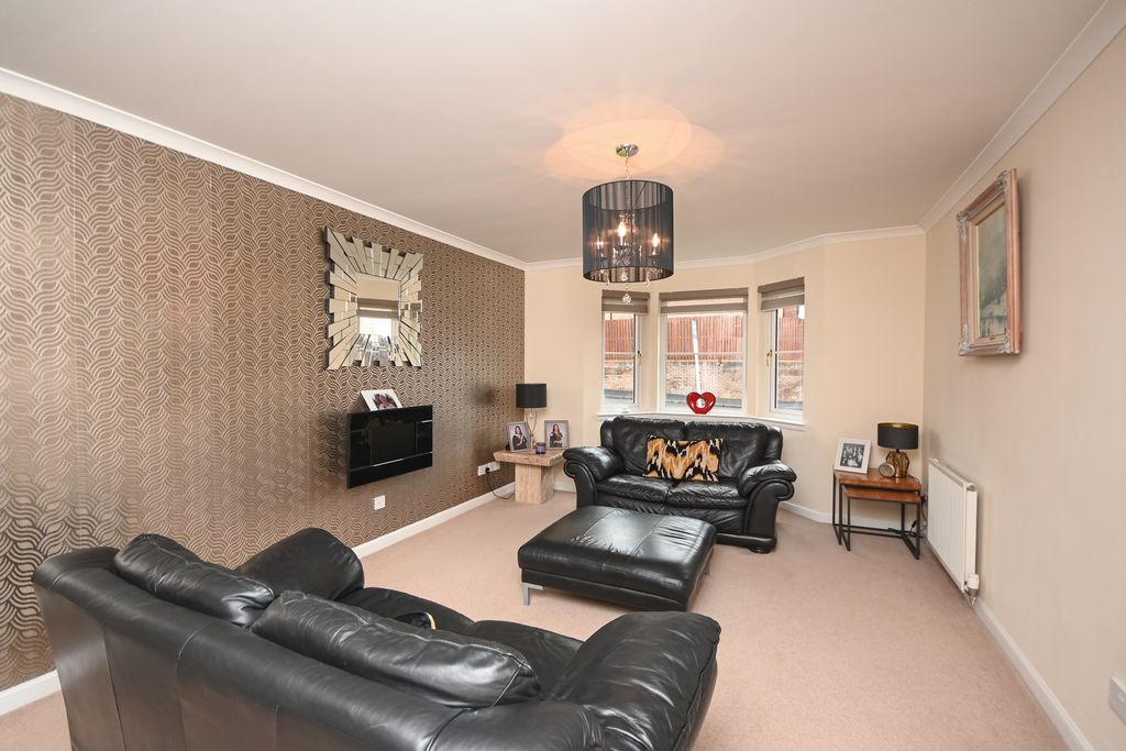 Property photo 2 of 30 Lounge