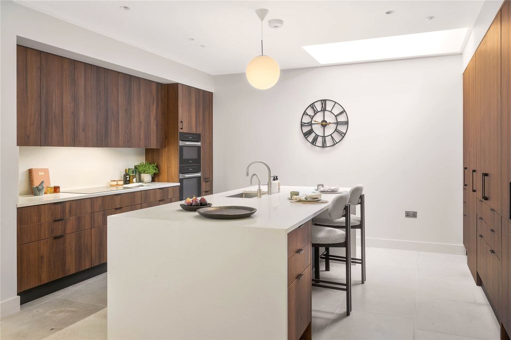 Property photo 2 of 17 Kitchen