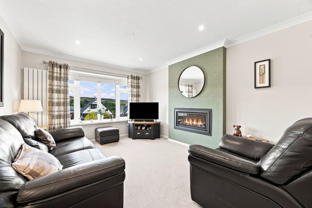 Property photo 2 of 34