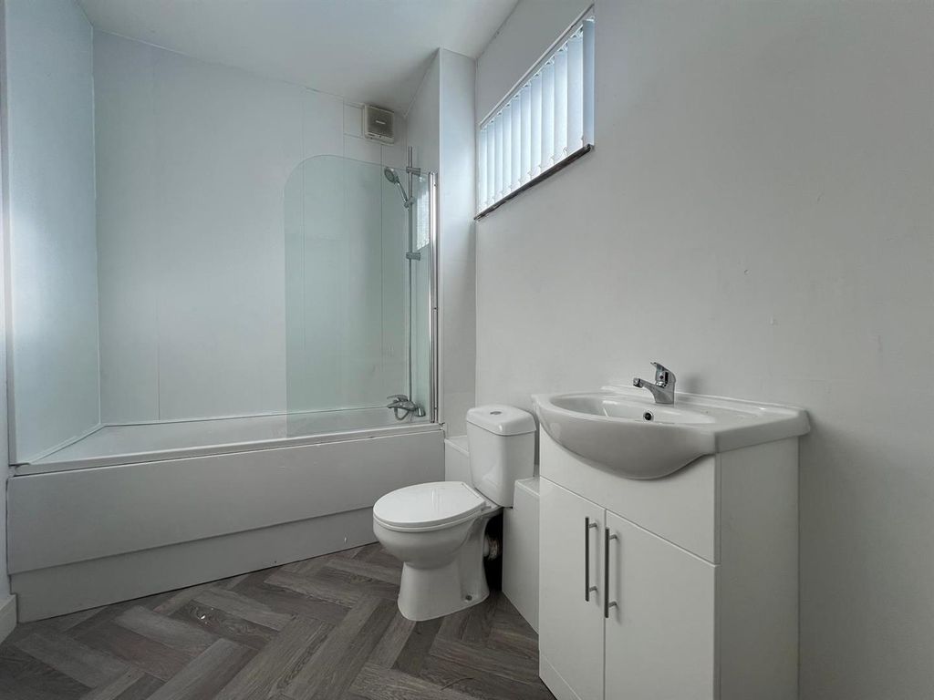 Property photo 3 of 4 Bathroom:Shower.Jpg