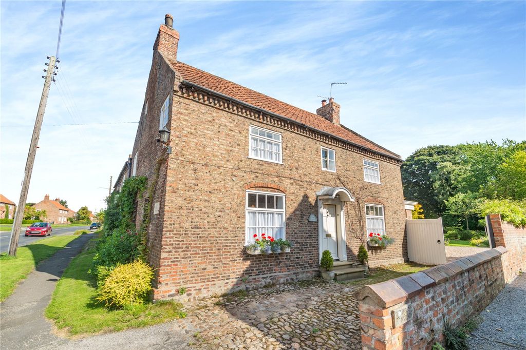Property photo 1 of 22 Blue Stone Cottage
