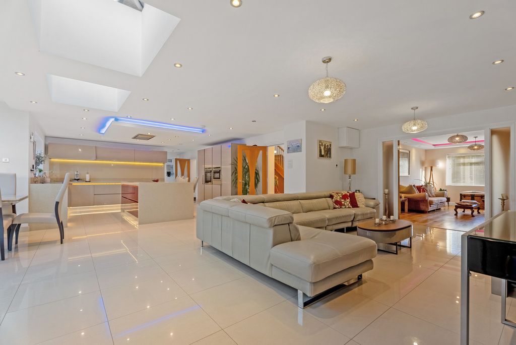 Additional image 11 of 6 bed detached house for salePine Grove, Brookmans Park AL9