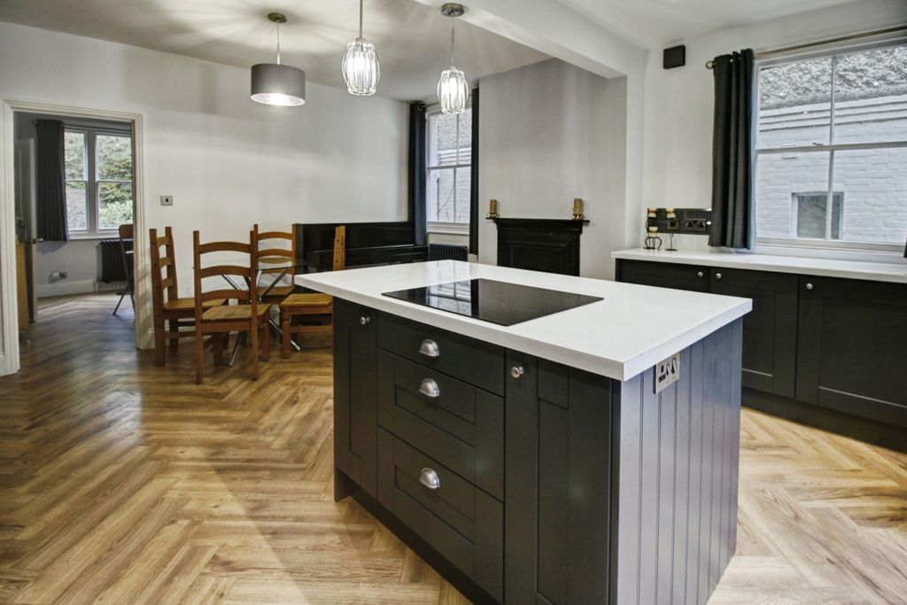 Property photo 2 of 20 22Eb1928-13Ht8