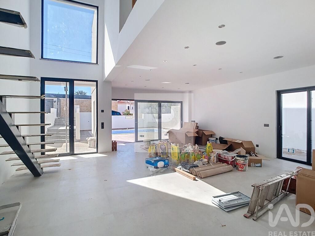 Property photo 2 of 30