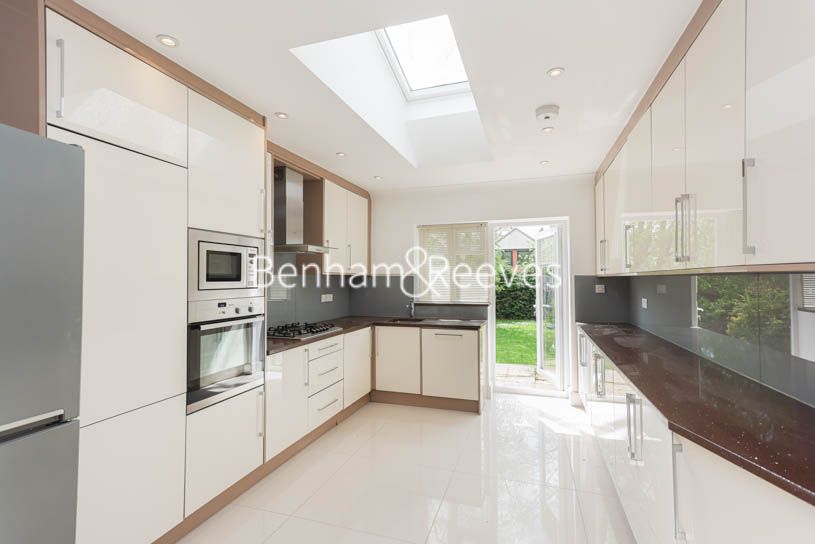 Property photo 2 of 31
