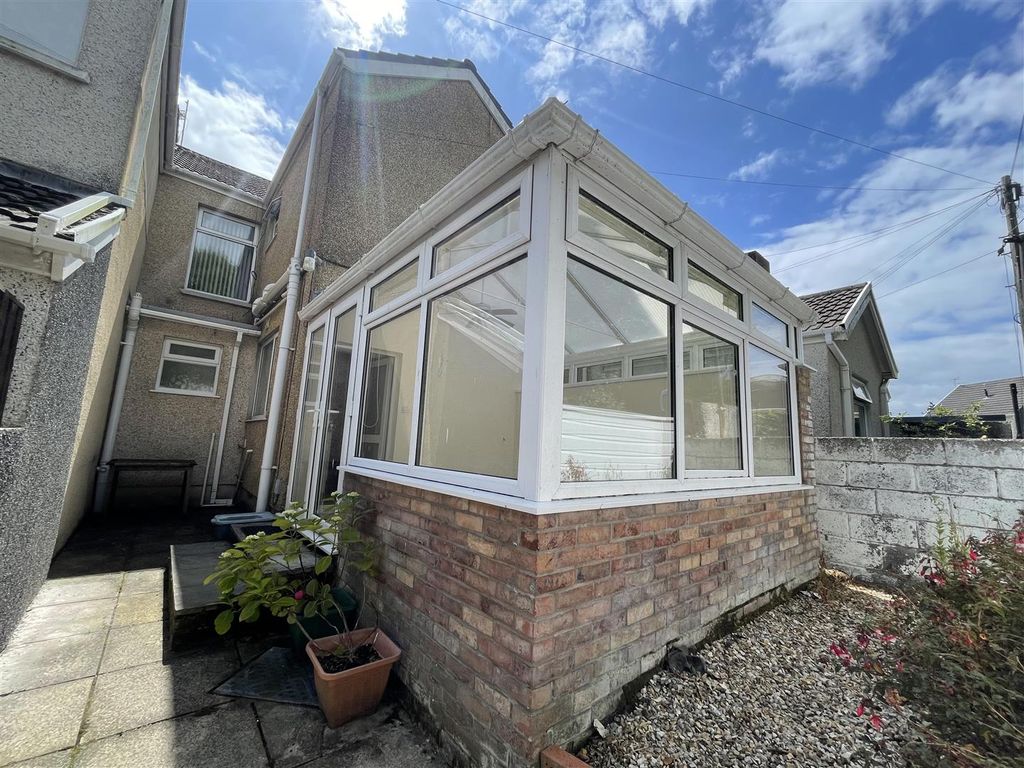 Property photo 3 of 31 Externally