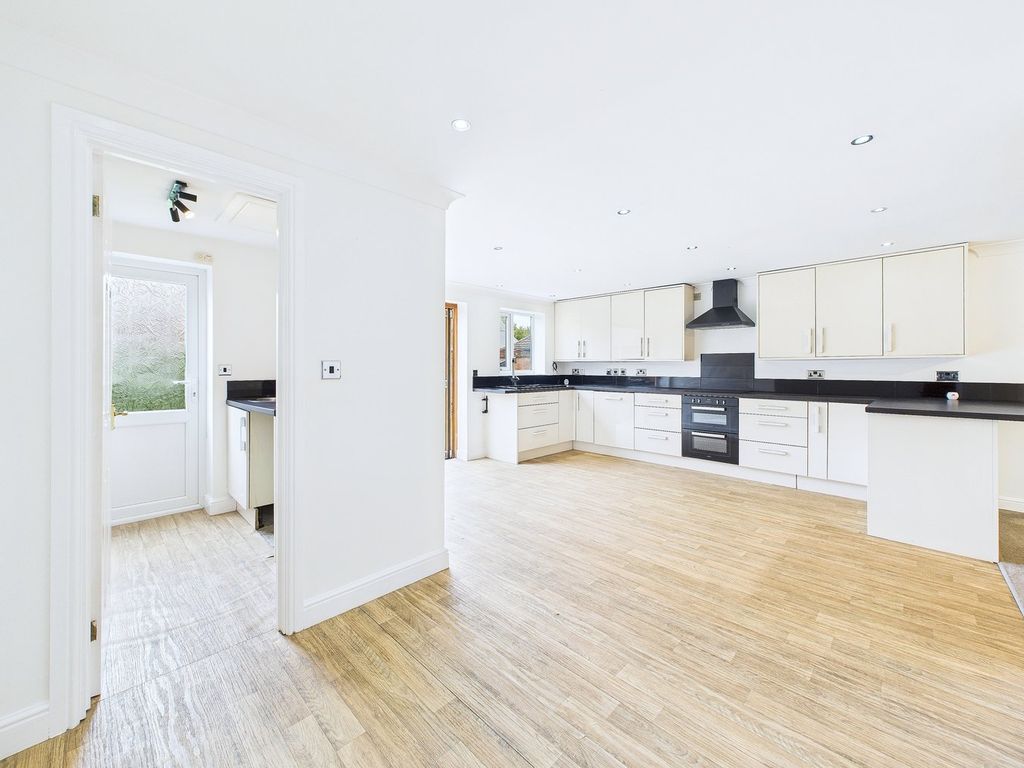 Property photo 3 of 32