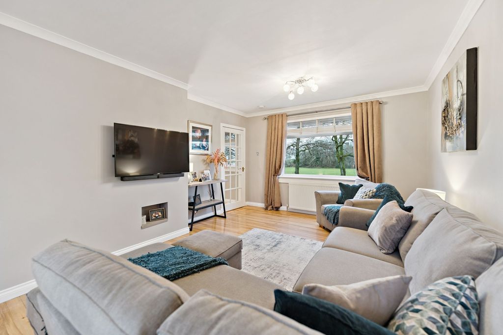 Property photo 3 of 32