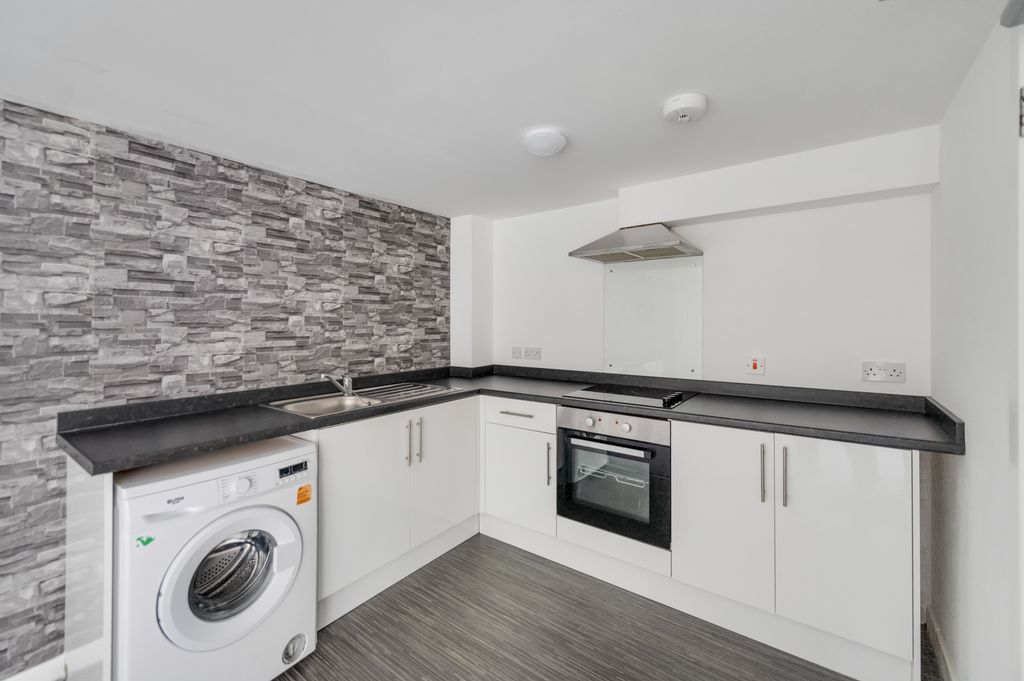 Property photo 3 of 14 03