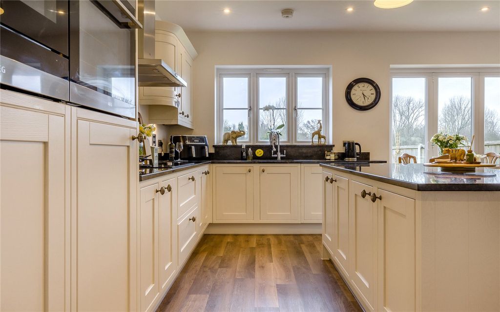 Property photo 2 of 18 Kitchen