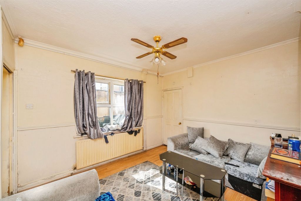 Property photo 3 of 18