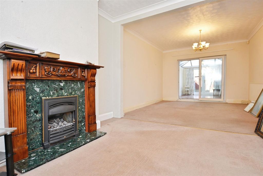 Property photo 2 of 22 Living Room