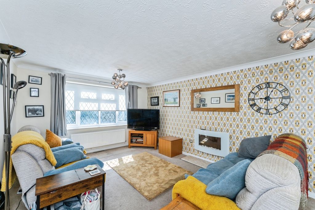 Property photo 3 of 28 Pbox-Img.Jpg