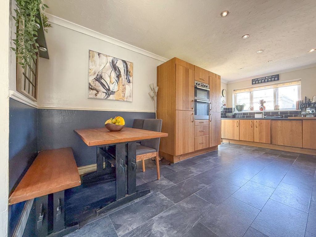 Property photo 2 of 32