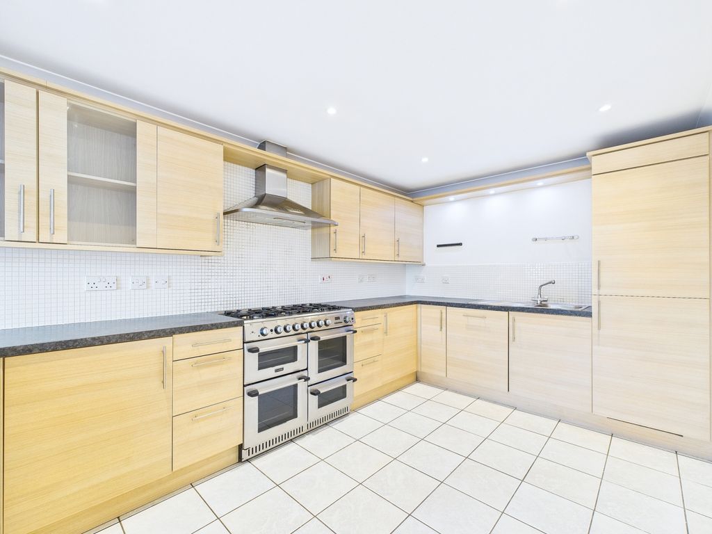 Property photo 2 of 15 Cam01909G0-Pr0430-Still008