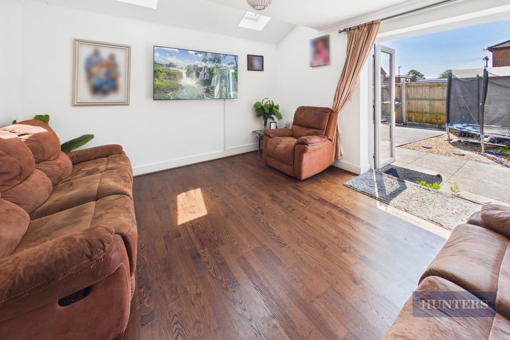 Property photo 3 of 17 Cam05152G0-Pr0482-Still023.Jpg