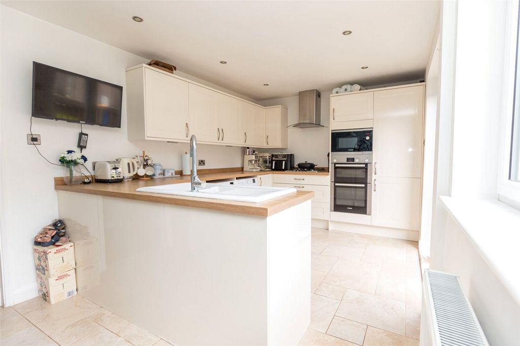 Property photo 2 of 20 Picture No. 13