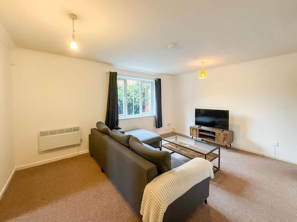 Property photo 3 of 8 Lounge