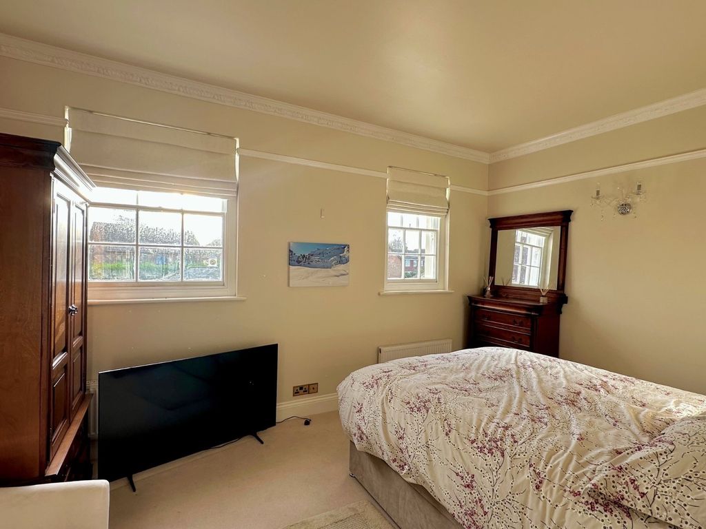 Additional image 7 of 2 bed flat for saleLeelands House, Grams Road, Walmer, Kent CT14