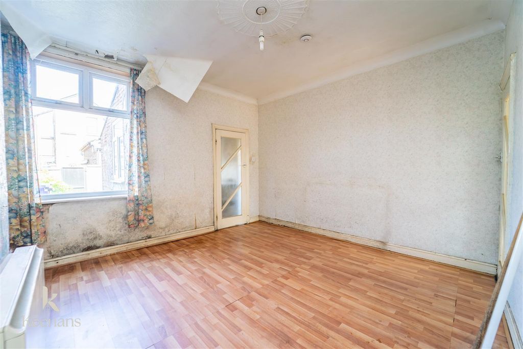 Property photo 2 of 19 4l-10.Jpg