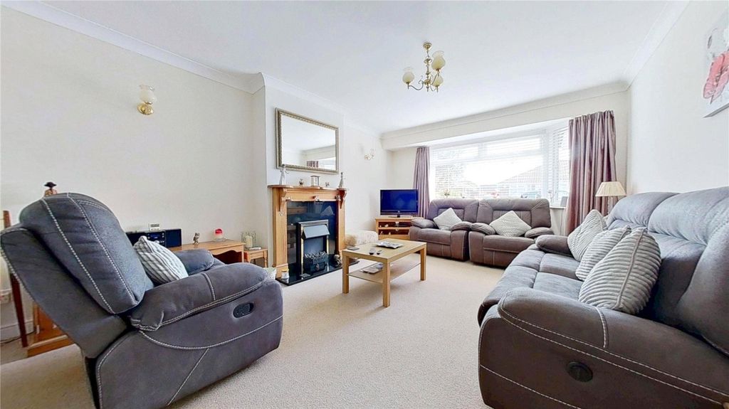Property photo 3 of 11 Picture No. 01
