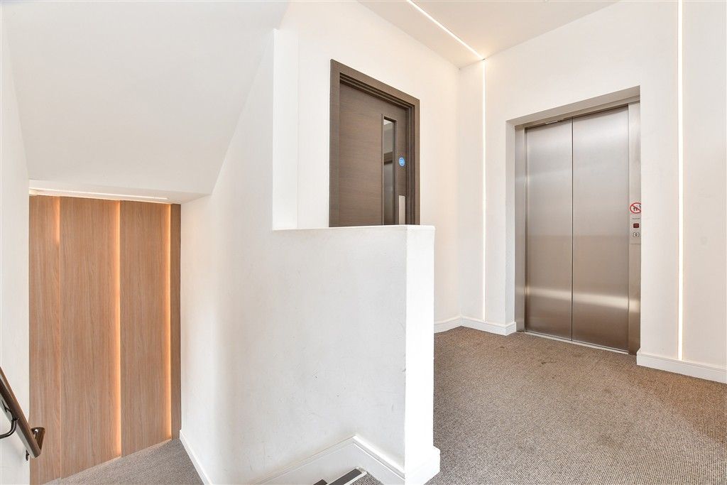 Property photo 3 of 11 Internal Feature