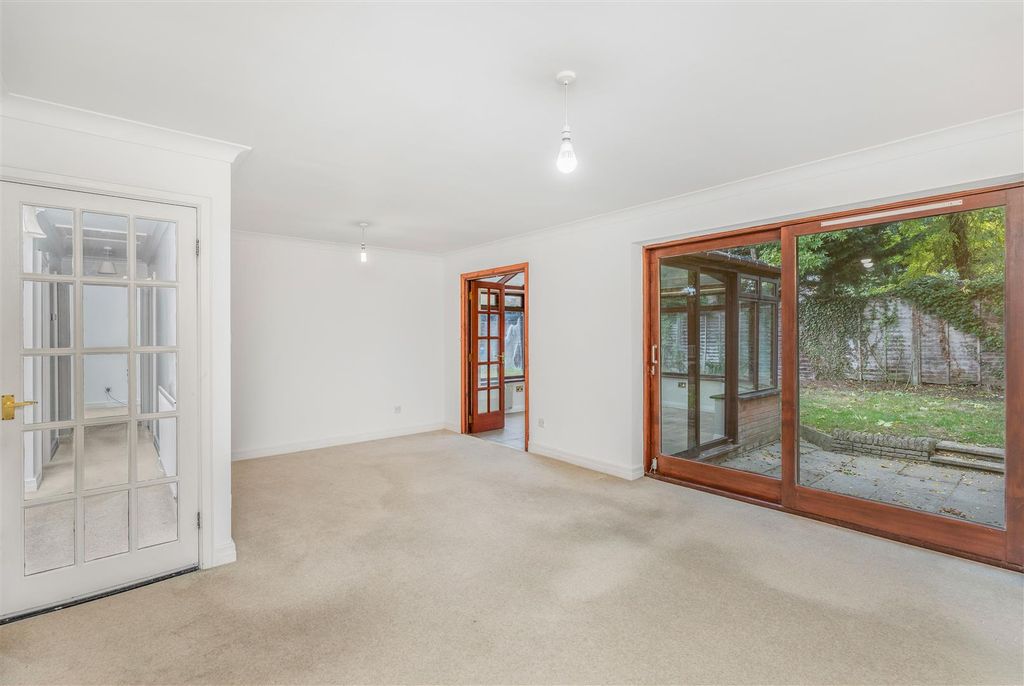 Property photo 3 of 12 11 The Paddock, Lower Boddington-5.Jpg