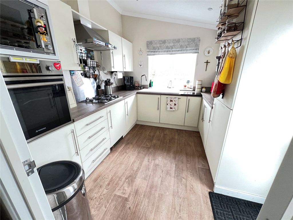 Property photo 2 of 19 Picture No. 12
