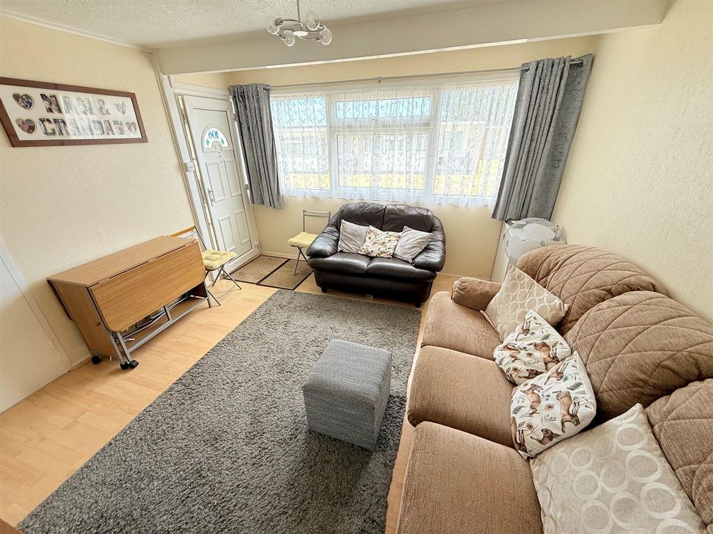 Property photo 3 of 8 Lounge Area