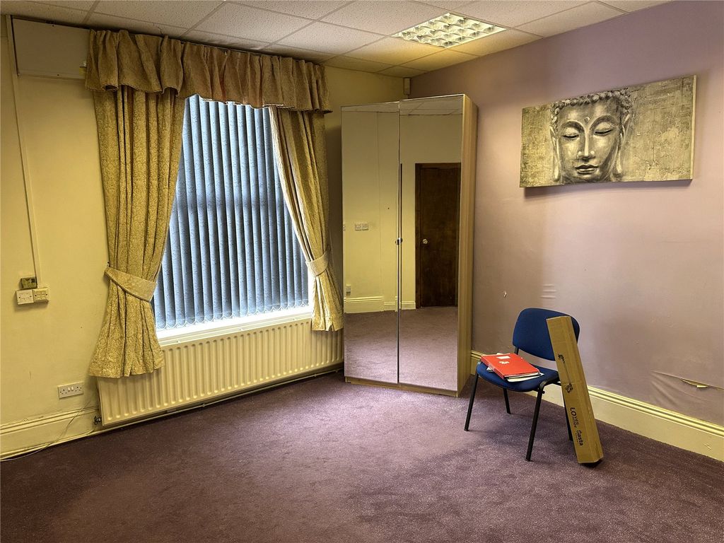 Property photo 3 of 34 Picture No. 02
