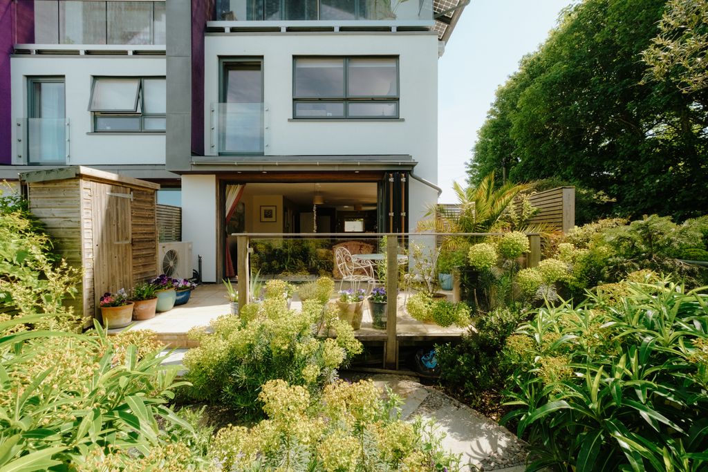 Property photo 3 of 31 Croft-Hastings-Castlehillroad-Exterior-7