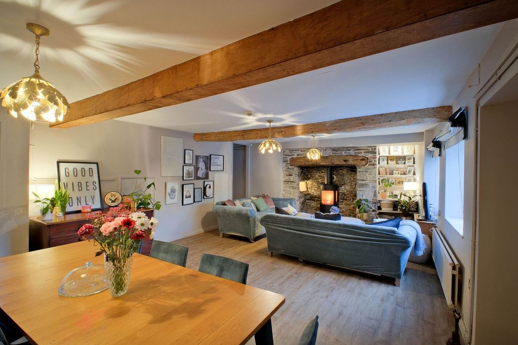 Property photo 2 of 22