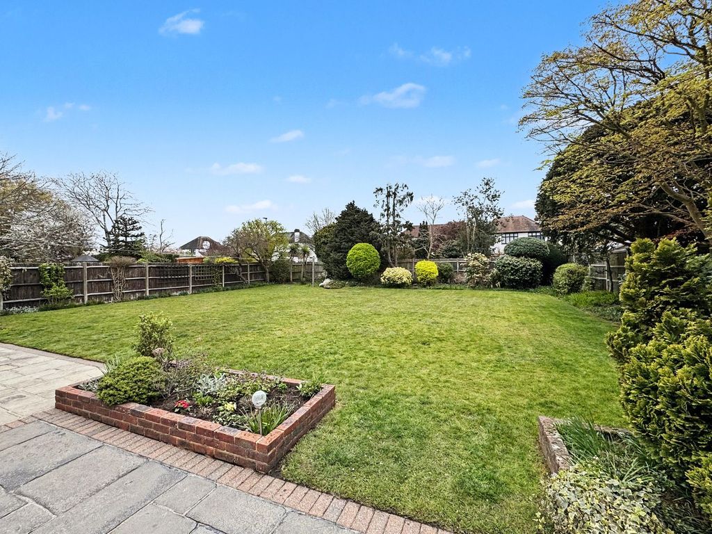Property photo 3 of 27