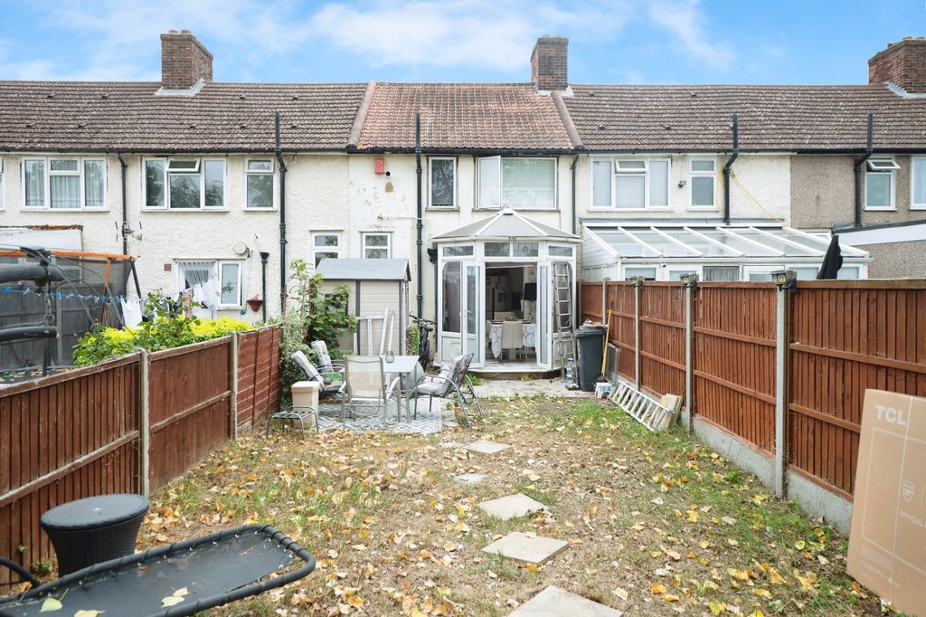 Property photo 3 of 19 Garden