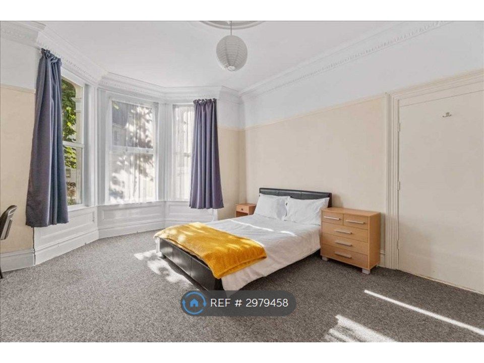 Property photo 1 of 10 Room 2