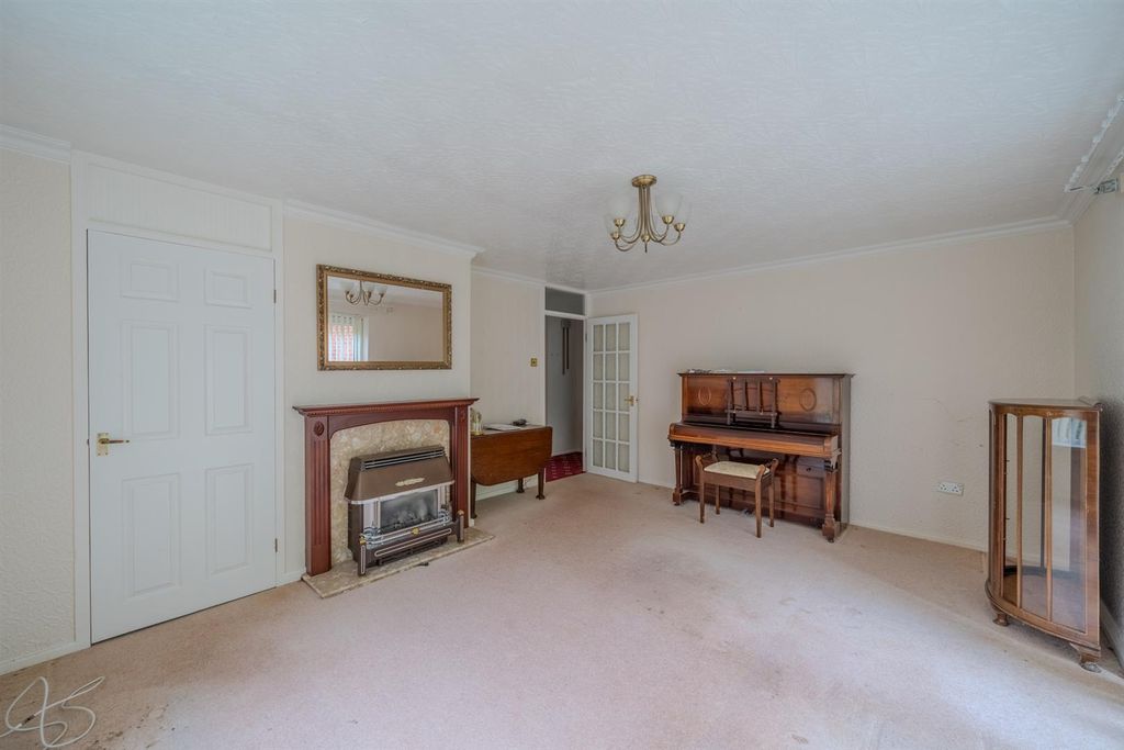 Property photo 3 of 27 26 Plas Ty Coch-10.Jpg