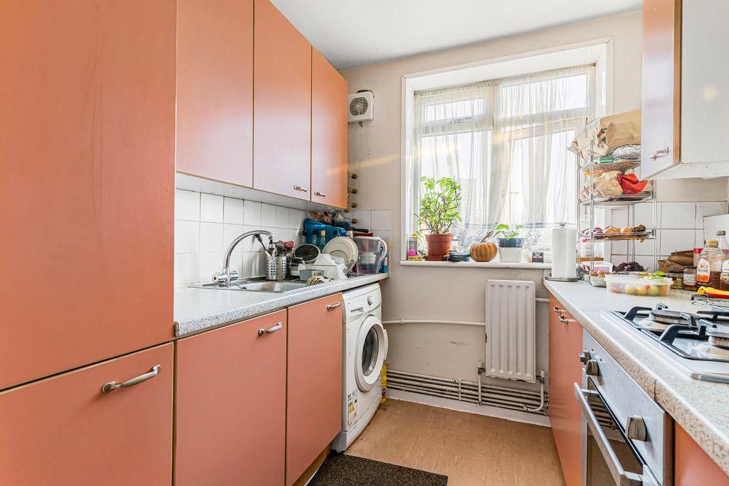 Property photo 3 of 23 Kitchen