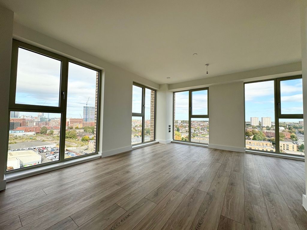 Property photo 3 of 8 Image