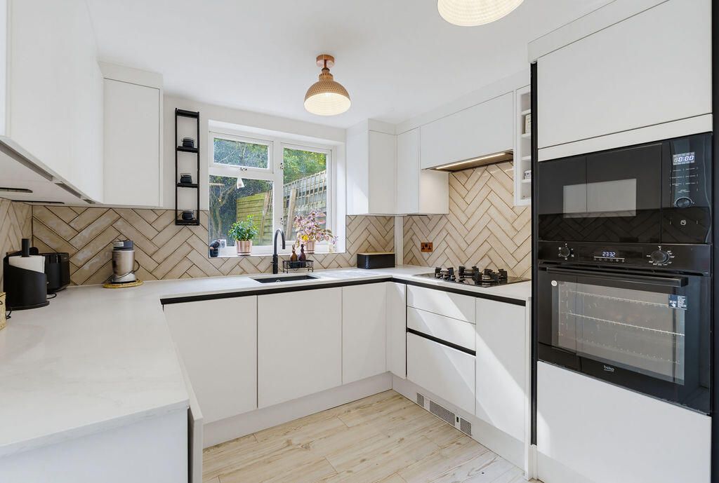 Property photo 2 of 13 Kitchen