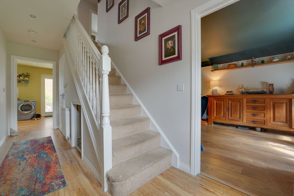 Property photo 2 of 33