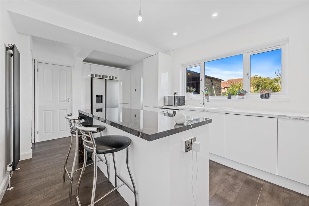 Property photo 2 of 17 Kitchen/Dining Room