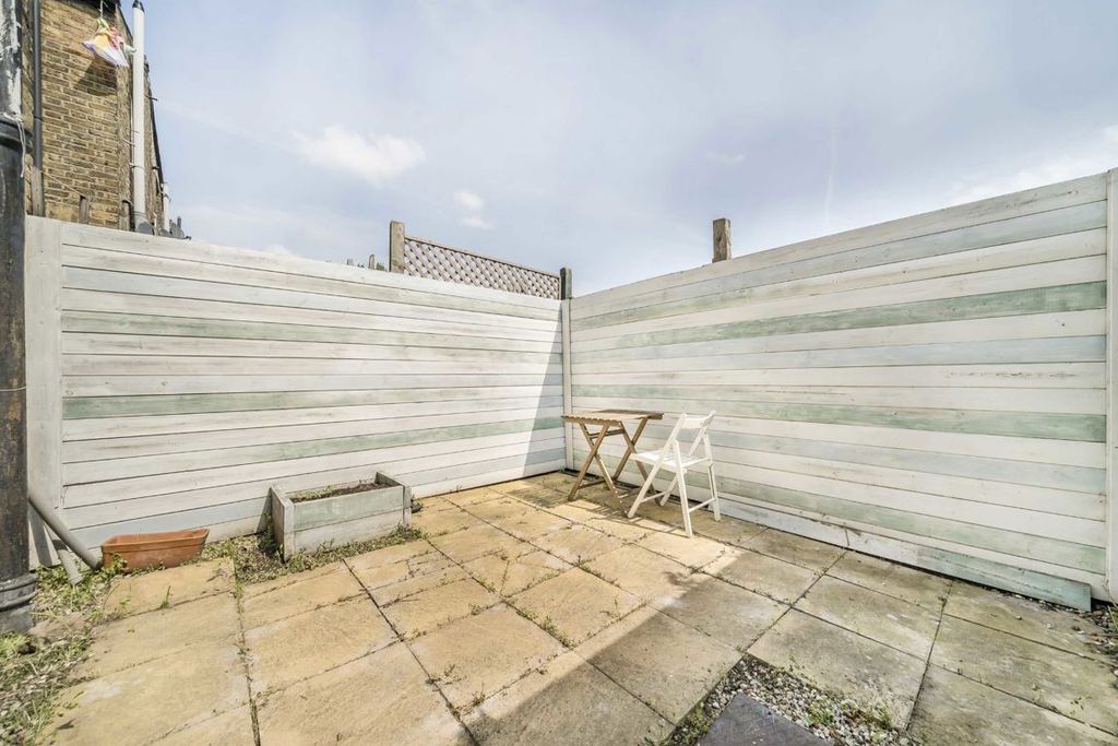 Property photo 3 of 11