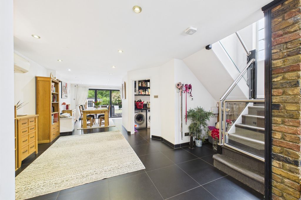 Property photo 3 of 32