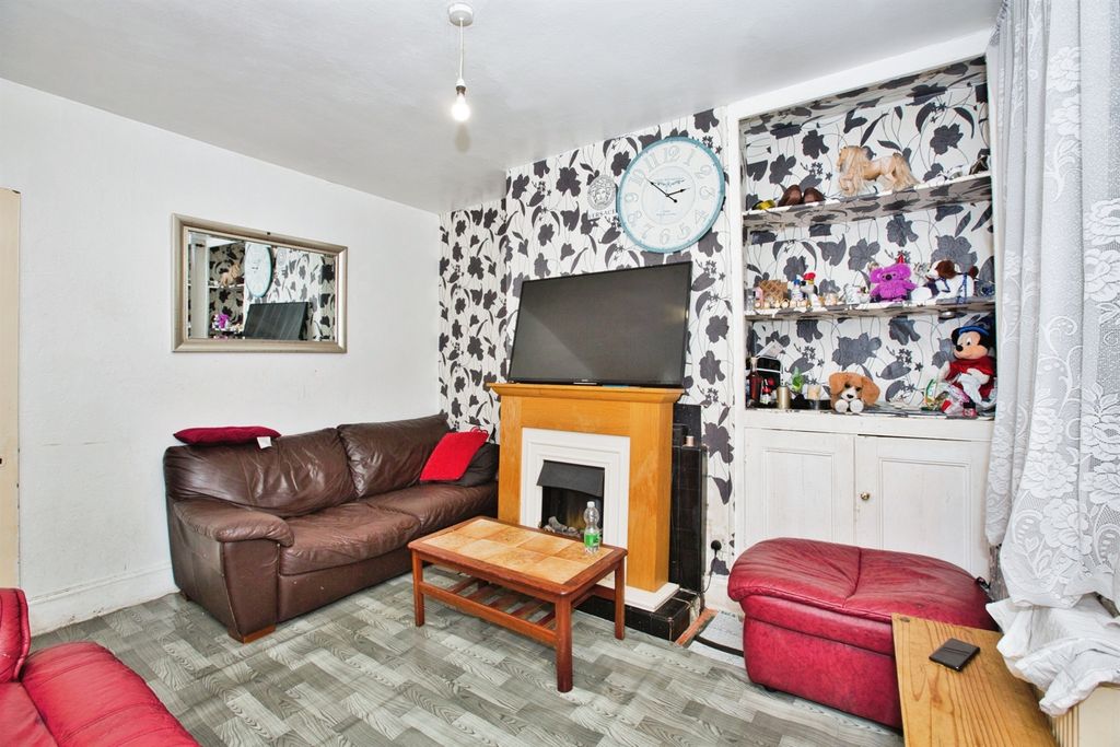 Property photo 2 of 17